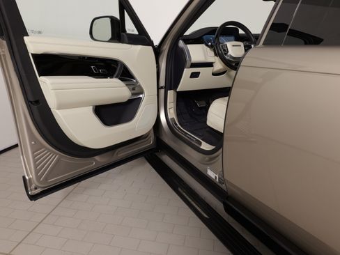 Used 2025 Land Rover Range Rover Long Wheelbase SE image 26