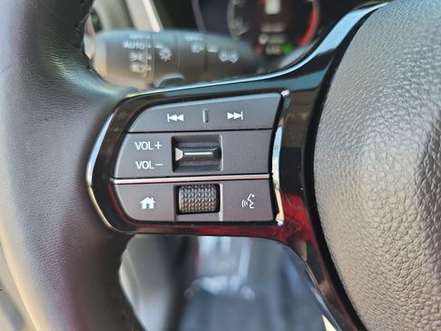 Used 2025 Honda Pilot Touring image 17