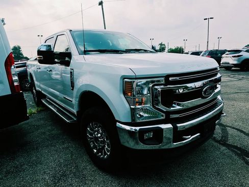 Used 2022 Ford F250 XLT w/ XLT Premium Package AWD/4WD image 2