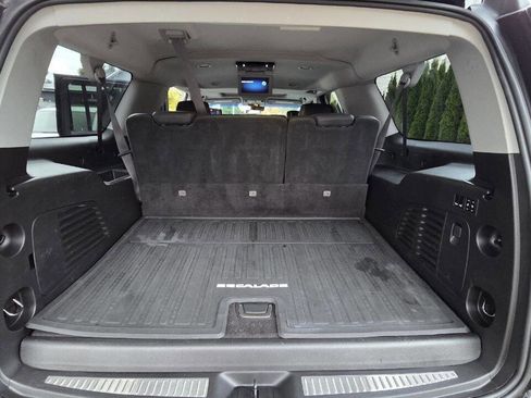 Used 2017 Cadillac Escalade ESV Luxury image 14