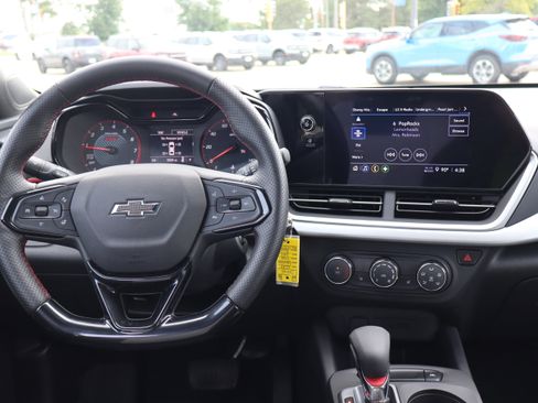 Used 2024 Chevrolet Trax RS FWD image 13