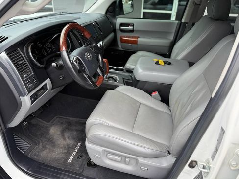 Used 2020 Toyota Sequoia Platinum AWD/4WD image 11