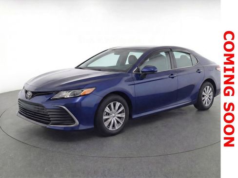 Used 2023 Toyota Camry LE image 1
