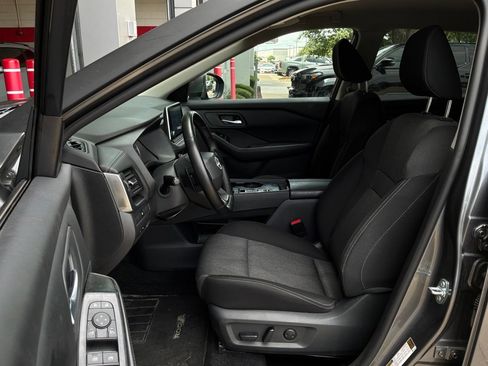 Used 2025 Nissan Rogue SV FWD image 10