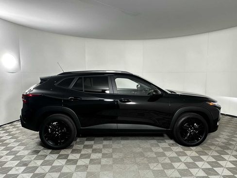 Used 2025 Chevrolet Trax ACTIV w/ Sunroof Package image 9