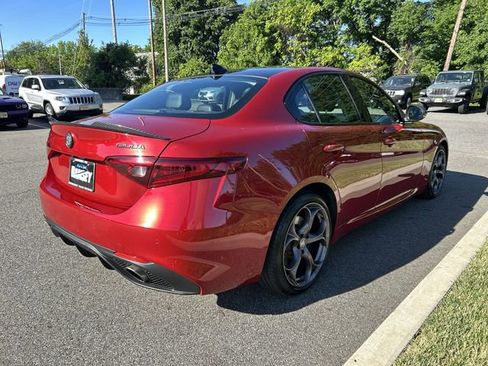 Used 2018 Alfa Romeo Giulia Ti Sport w/ Quick Order Package 22S Sport AWD/4WD image 8