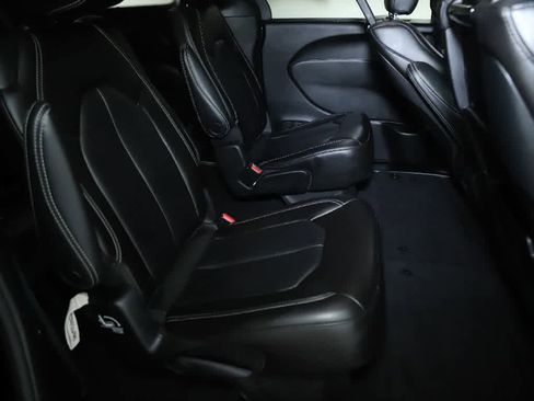 Used 2023 Chrysler Pacifica Touring-L w/ Uconnect Theater Family Group AWD/4WD image 33