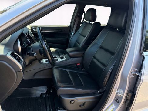 Used 2021 Jeep Grand Cherokee Limited AWD/4WD image 9