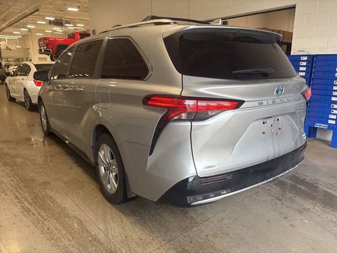 Used 2024 Toyota Sienna Limited AWD/4WD image 4
