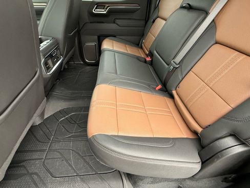 Used 2025 Chevrolet Silverado 1500 High Country image 11