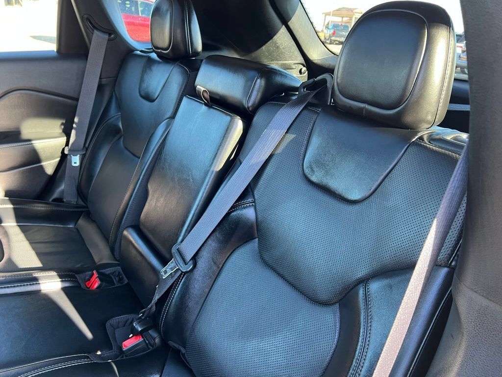 Used 2022 Jeep Cherokee Limited w/ Mopar Interior Package AWD/4WD image 19