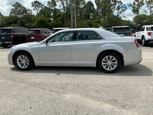 Used 2023 Chrysler 300 Touring RWD image 4