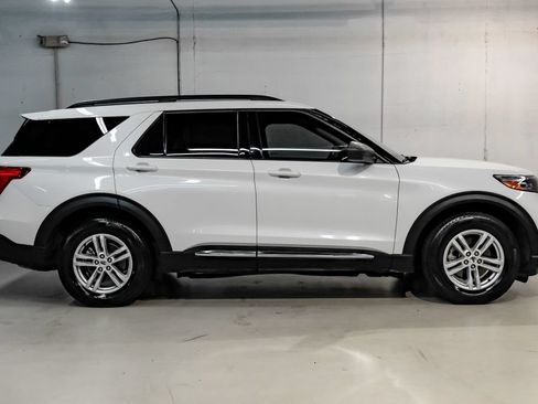 Used 2023 Ford Explorer XLT RWD image 7