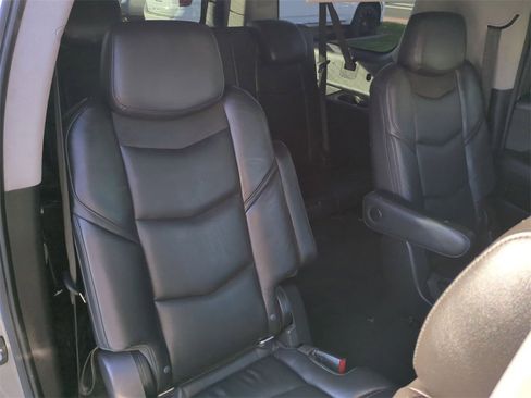 Used 2020 Cadillac Escalade ESV Premium Luxury image 27