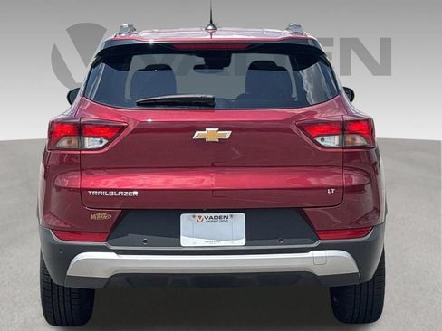 Used 2025 Chevrolet TrailBlazer LT w/ LT Cold Weather Package FWD image 23