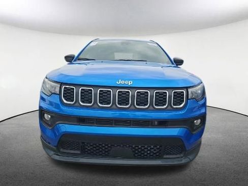 Used 2024 Jeep Compass Latitude AWD/4WD image 2