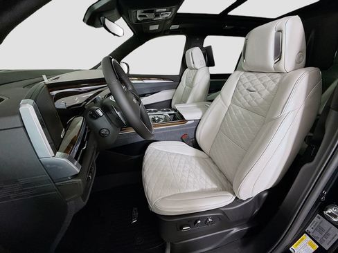 New 2026 Cadillac Escalade Platinum Luxury w/ LPO, Floor Liner Package AWD/4WD image 22