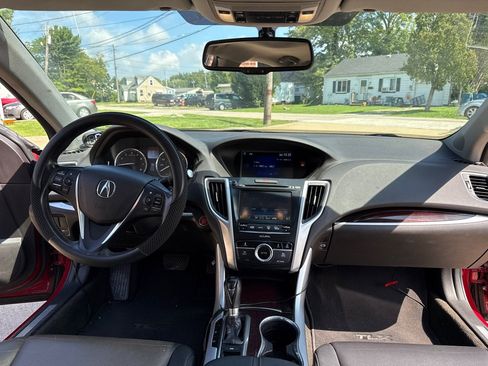 Used 2017 Acura TLX FWD image 11