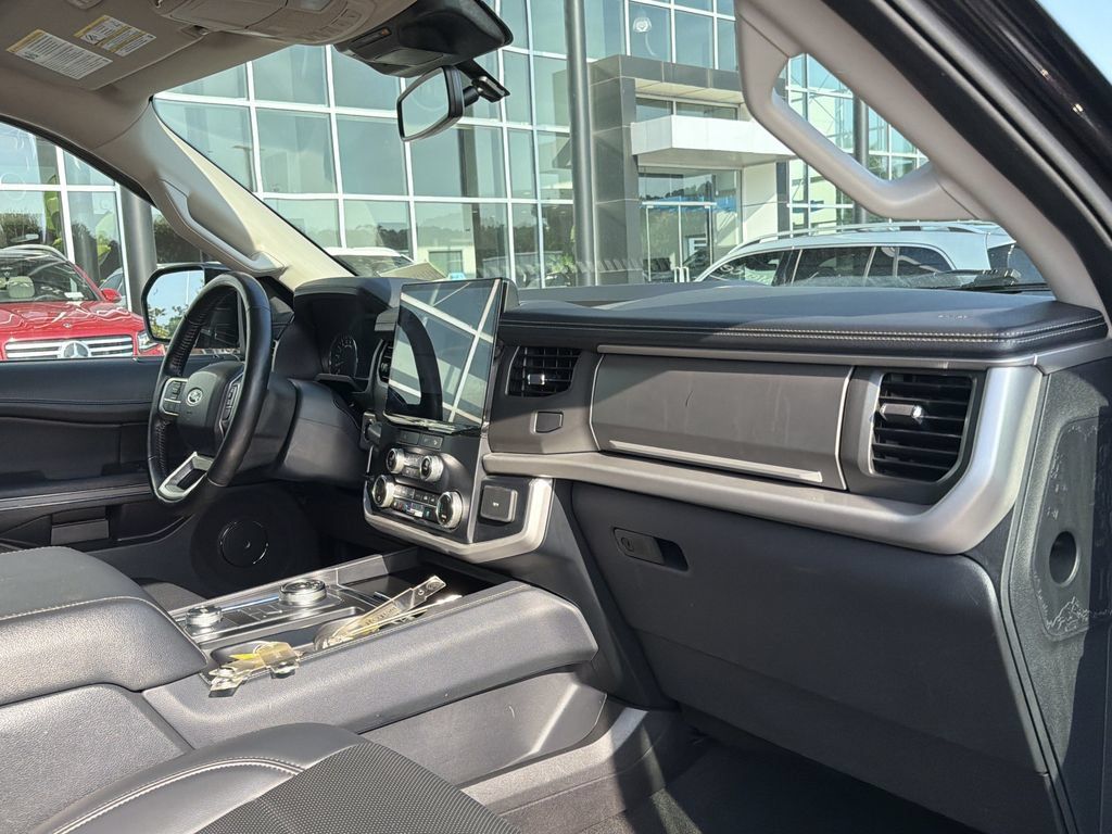 Used 2024 Ford Expedition XLT AWD/4WD image 21