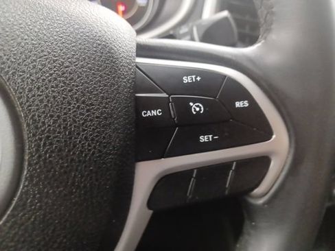 Used 2018 Jeep Cherokee Latitude Plus FWD image 21