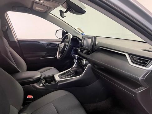 Used 2021 Toyota RAV4 LE image 11