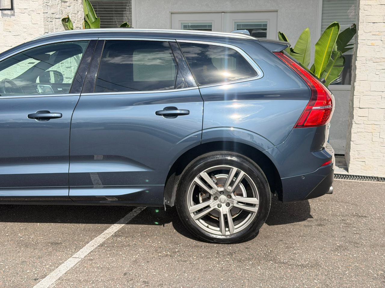 Used 2018 Volvo XC60 T6 Momentum w/ Convenience Package AWD/4WD image 10