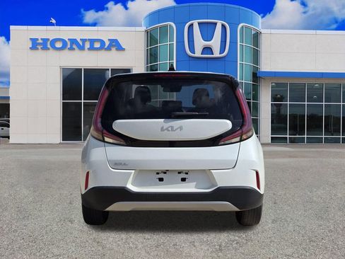 Used 2024 Kia Soul LX w/ Option Group 015 FWD image 4