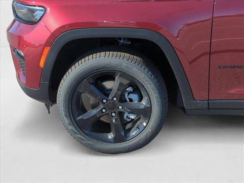 New 2025 Jeep Grand Cherokee Limited w/ Black Appearance Package image 11