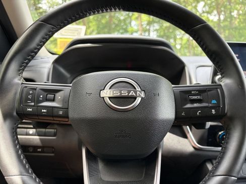 Used 2025 Nissan Rogue SV AWD/4WD image 30