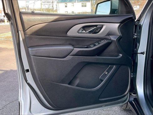 Used 2023 Chevrolet Traverse LT image 26