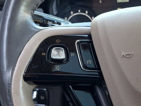 Used 2022 Lincoln Corsair AWD w/ Premium Package image 24