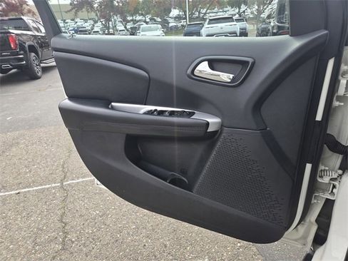 Used 2019 Dodge Journey SE w/ Premium Group image 24