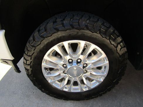 Used 2020 Chevrolet Silverado 3500 High Country image 8