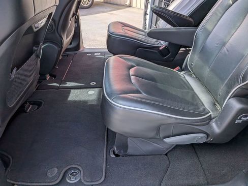 Used 2025 Chrysler Pacifica Limited FWD image 25