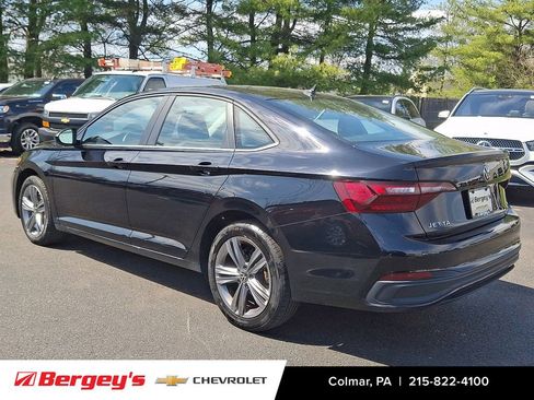 Used 2024 Volkswagen Jetta SE image 8