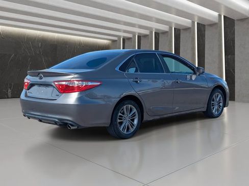 Used 2017 Toyota Camry SE image 6