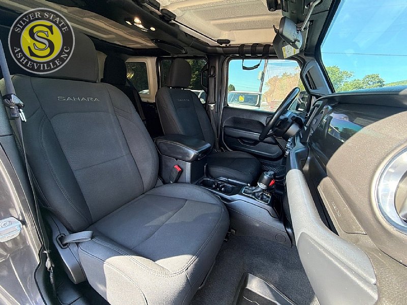 Used 2019 Jeep Wrangler Unlimited Sahara w/ LED Lighting Group AWD/4WD image 17