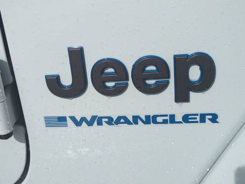 Used 2025 Jeep Wrangler Unlimited Sahara image 32