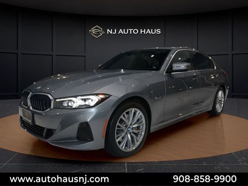 Used 2023 BMW 330e xDrive w/ Premium Package AWD/4WD image 4