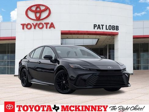 Used 2025 Toyota Camry SE FWD image 1