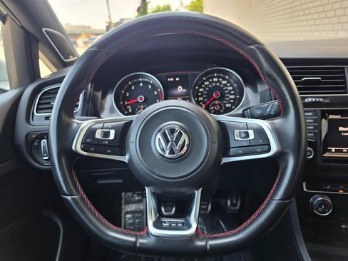 Used 2015 Volkswagen Golf 4-Door FWD image 18