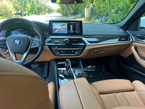 Used 2023 BMW 530i w/ Convenience Package RWD image 19