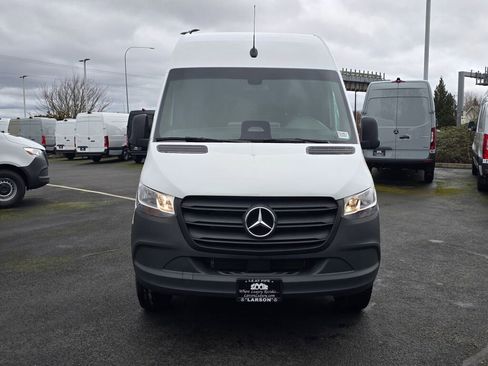 New 2025 Mercedes-Benz Sprinter 2500 image 9