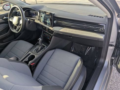 Used 2025 Volkswagen Jetta SE w/ Sunroof Package FWD image 11
