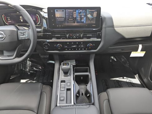 New 2026 Nissan Pathfinder SL FWD image 17