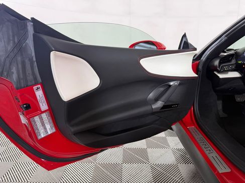 Used 2023 Ferrari SF90 Spider image 19