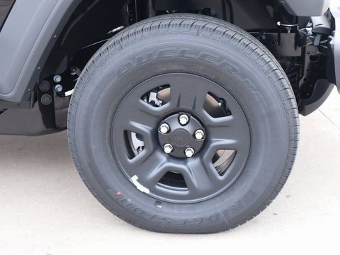 New 2026 Jeep Gladiator Sport image 16