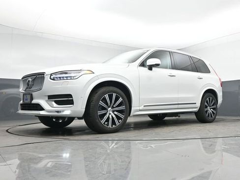 Used 2023 Volvo XC90 B5 Plus image 12