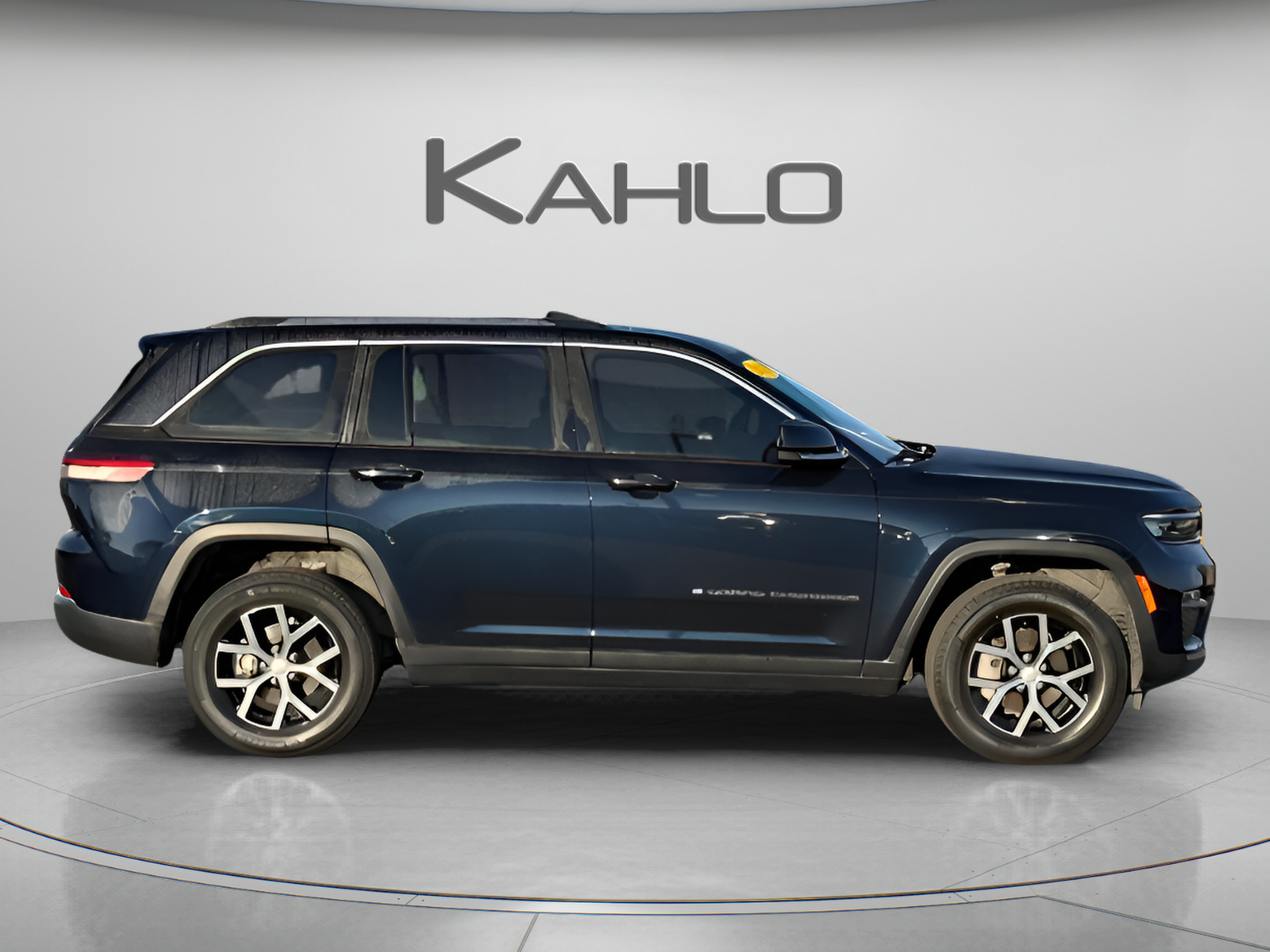 Used 2023 Jeep Grand Cherokee Limited AWD/4WD image 5