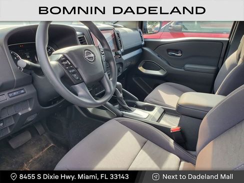 Used 2024 Nissan Frontier SV image 13